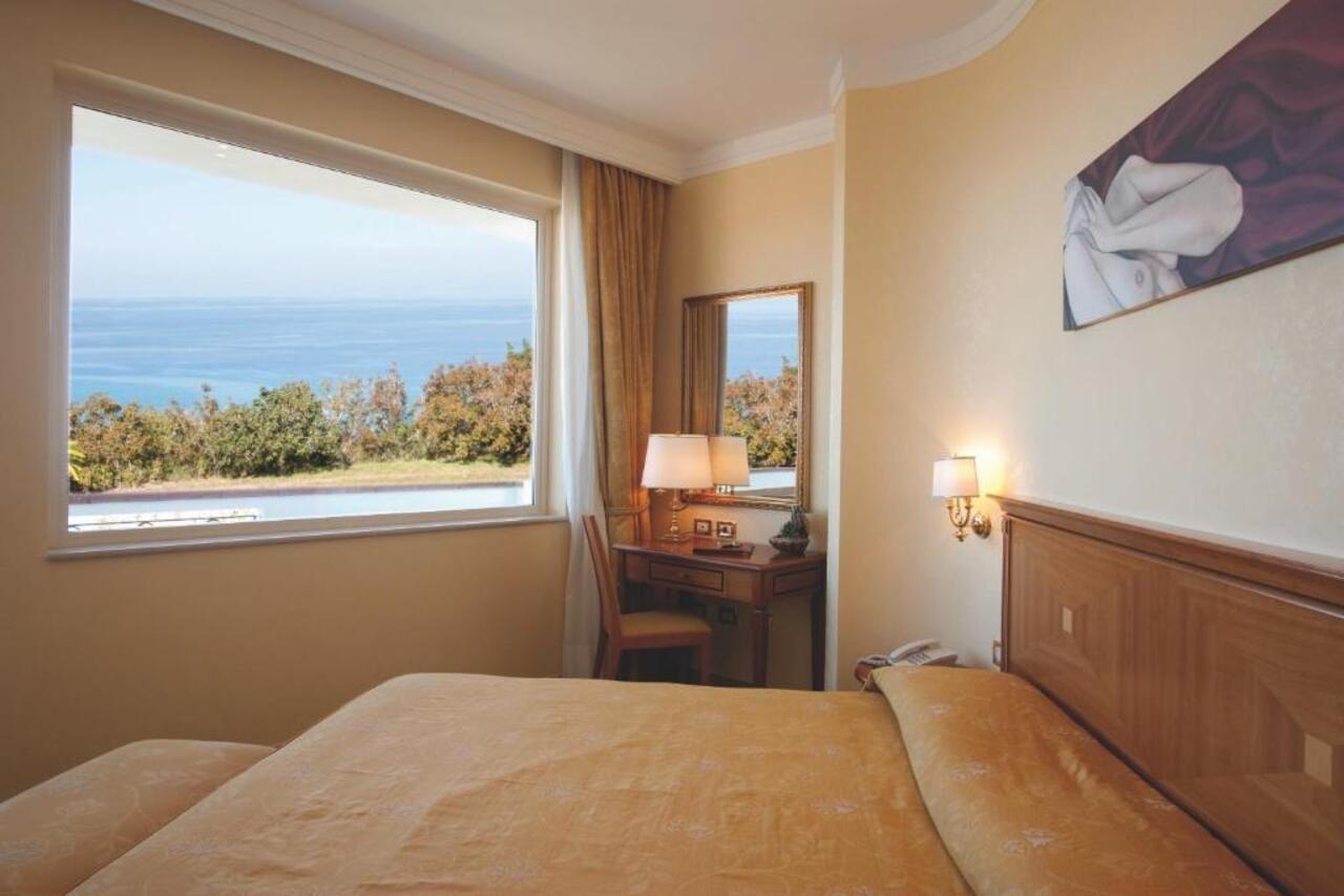 Hotel Tirreno Parghelia Quarto foto
