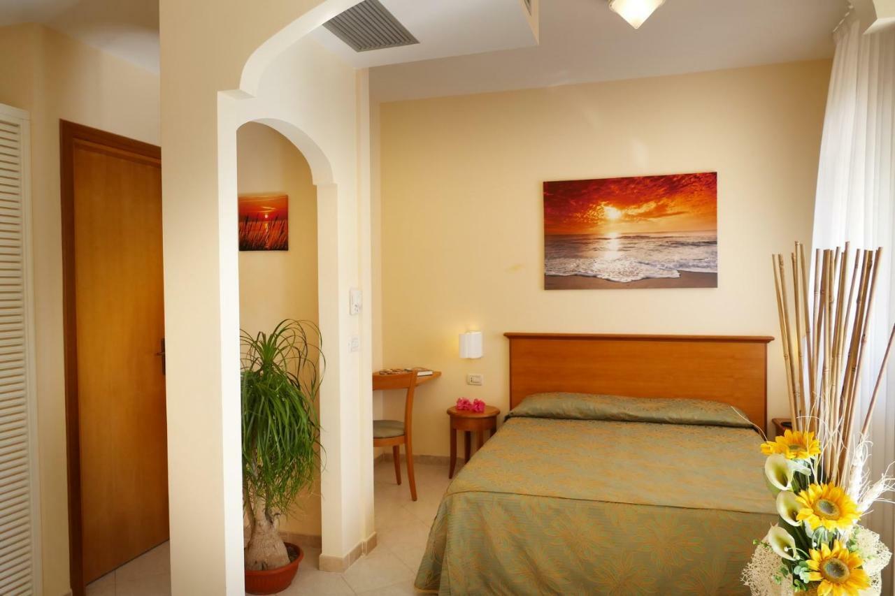 Hotel Tirreno Parghelia Exterior foto